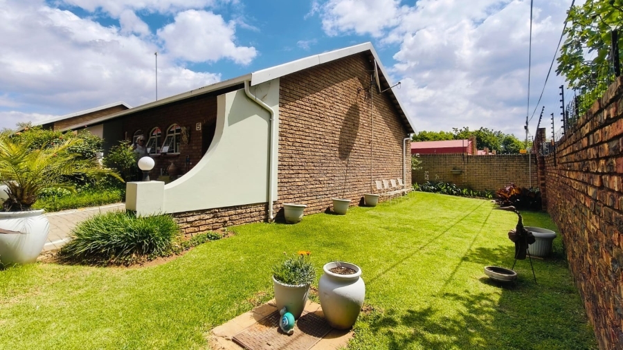 2 Bedroom Property for Sale in Miederpark North West